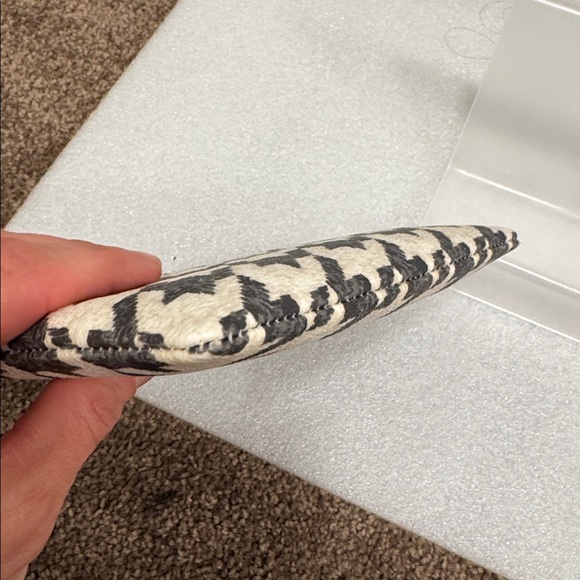 Coach Black and Cream Houndstooth corner zip Wristlet wallet - Picture 5 of 6